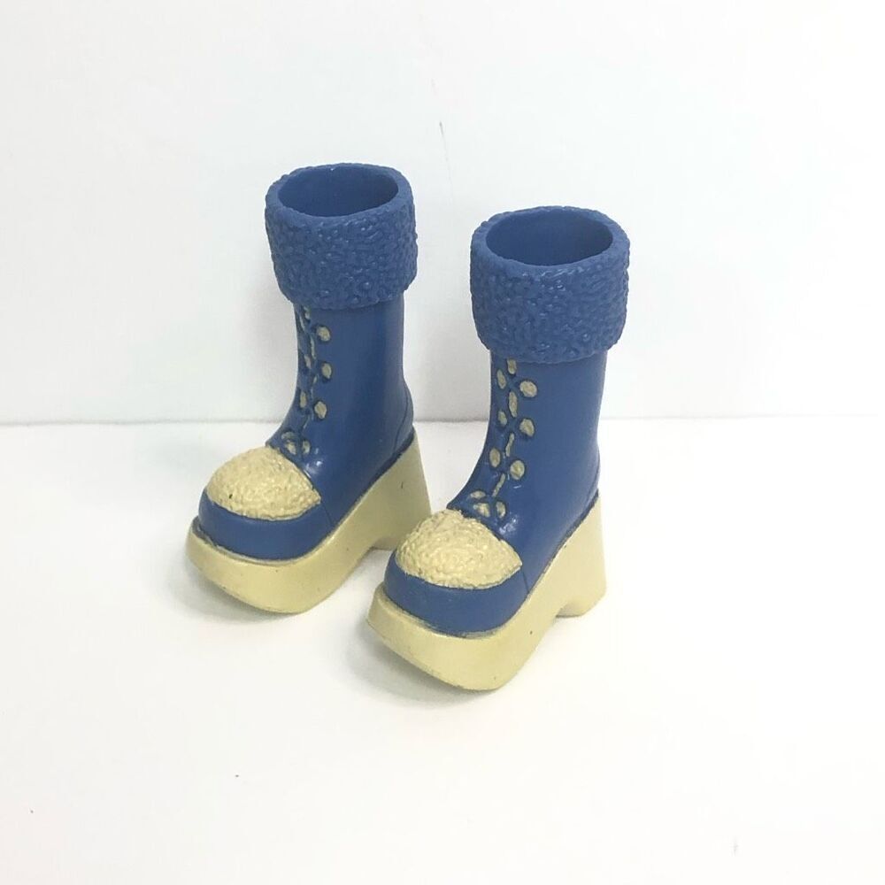 bratz dana wintertime wonderland blue white feet boots as‎ is